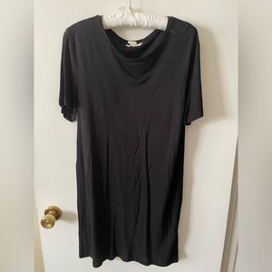 ⭐️4/$20 
H&M basic black t shirt dress